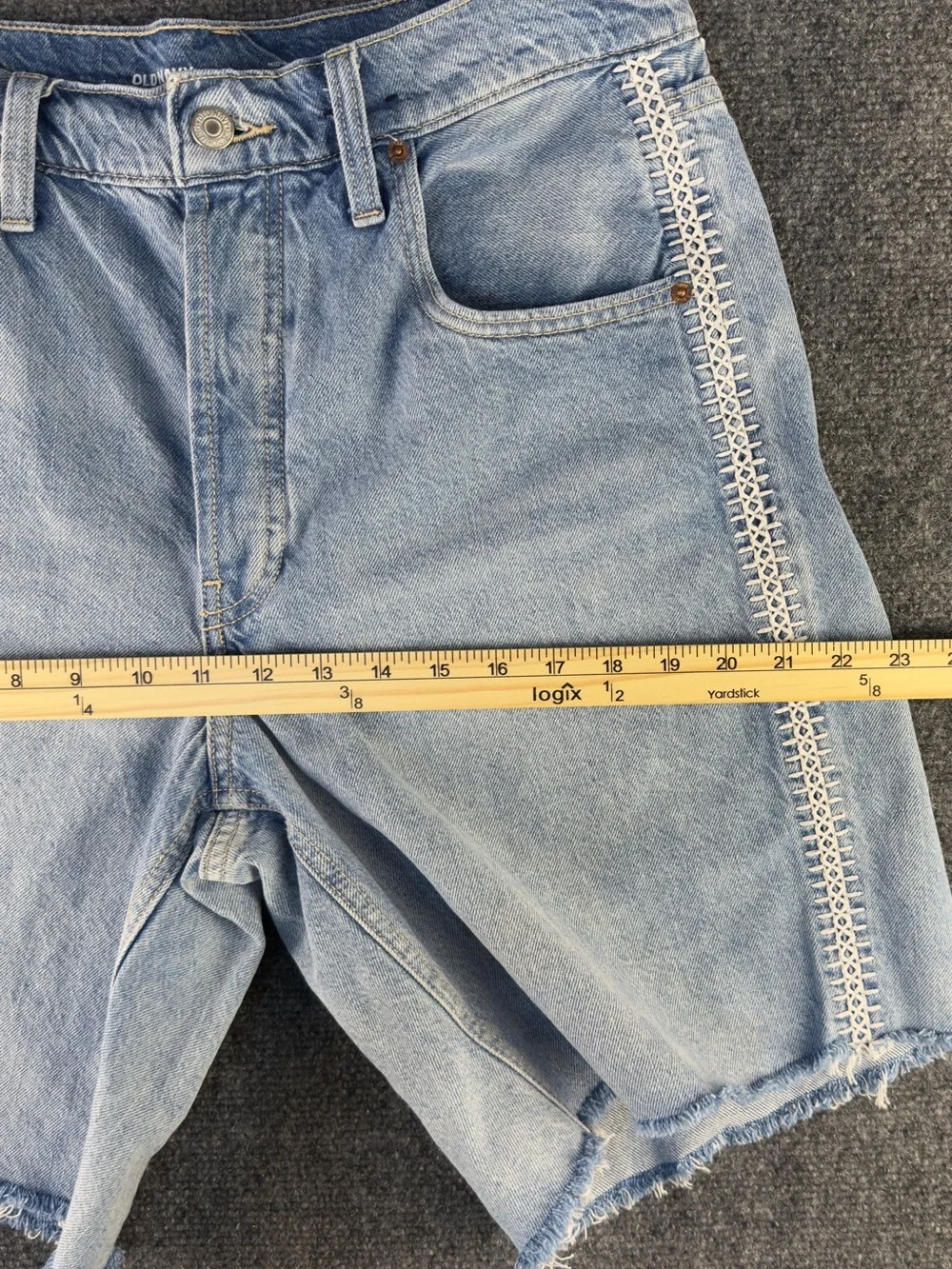 Old Navy Mid-Rise Baggy Denim Bermuda Shorts Size 8 Light Wash 9” Inseam Raw Hem